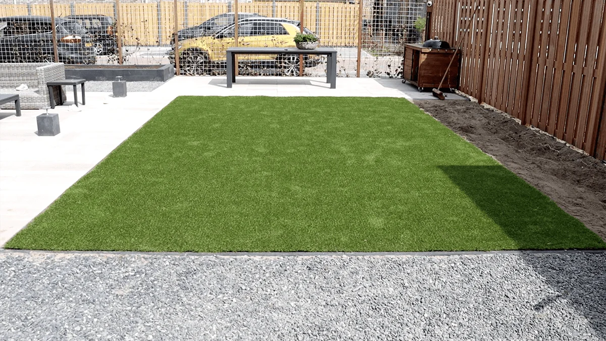 zelf kunstgras aanleggen eenvoudig stappenplan